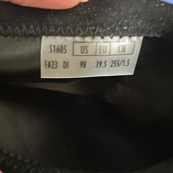 NWT Gorgeous Stuart Weitzman Siggy Suede Sock Bootie size 9 - Picture 7 of 8